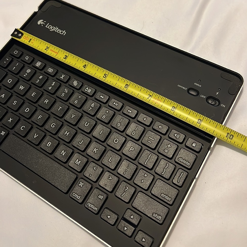 LOGITECH IPAD KEYBOARD - Picture 5 of 9